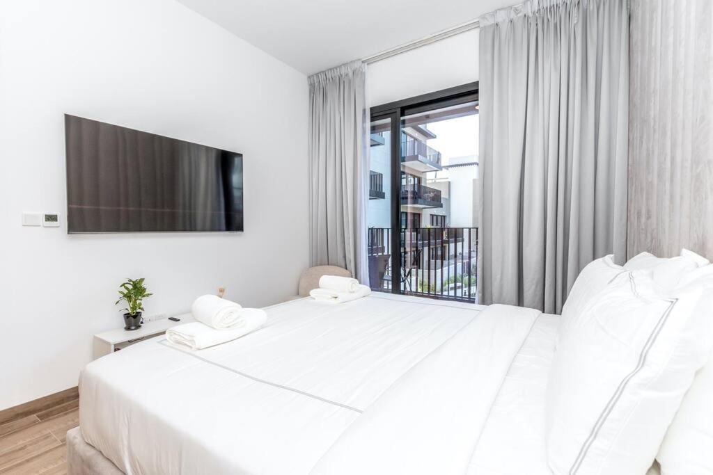 Luxury In Oakley Square Residences, Jvc Apartment