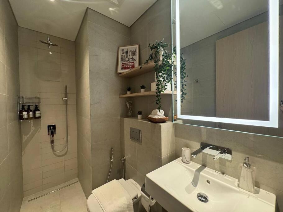Luxury In Oakley Square Residences, Jvc *