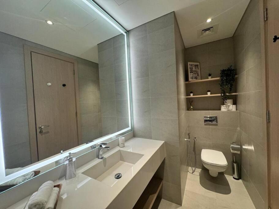 Luxury In Oakley Square Residences, Jvc Apartment