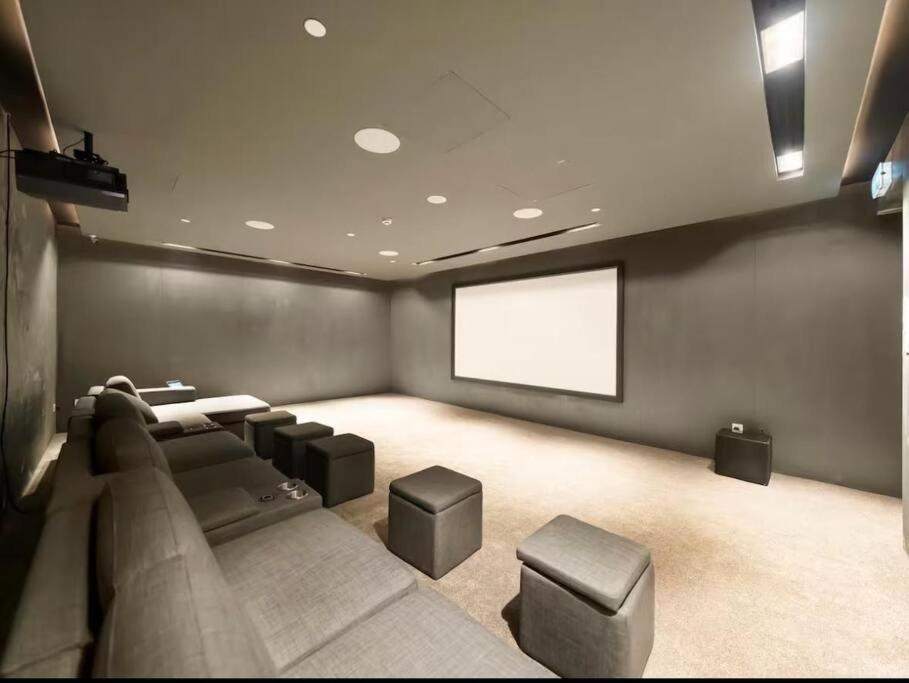 Luxury In Oakley Square Residences, Jvc Apartment