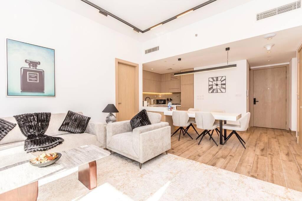 Luxury In Oakley Square Residences, Jvc Apartment *