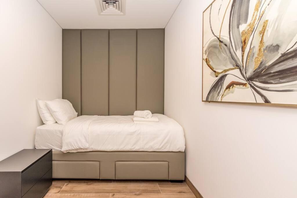 Luxury In Oakley Square Residences, Jvc Apartment