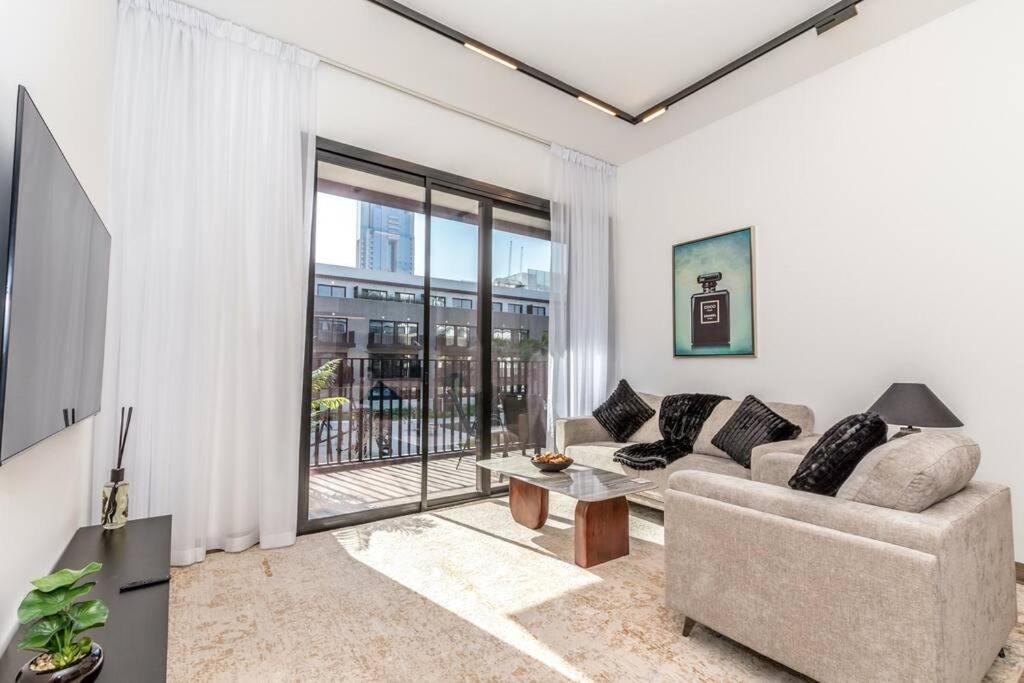 Luxury In Oakley Square Residences, Jvc Apartment *