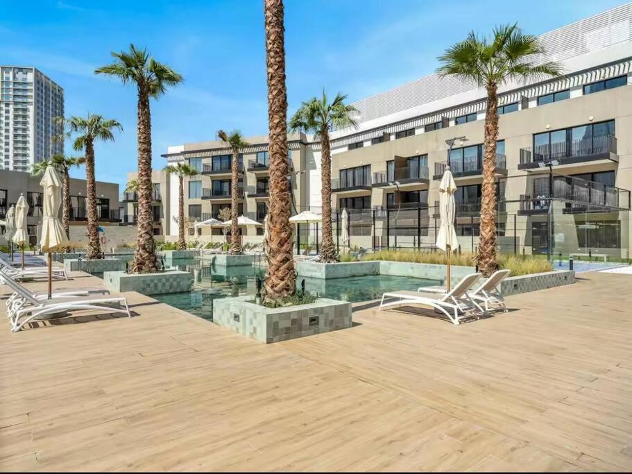 Luxury In Oakley Square Residences, Jvc Apartment *