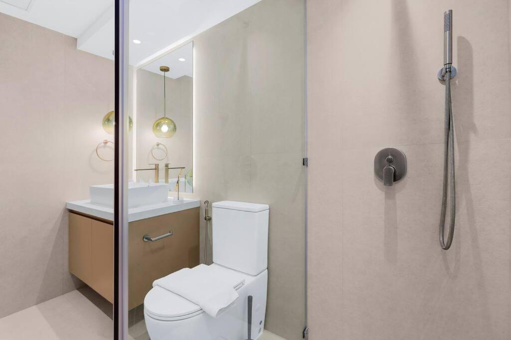 First Class 1br Modern Downtown Oasis Apartment *