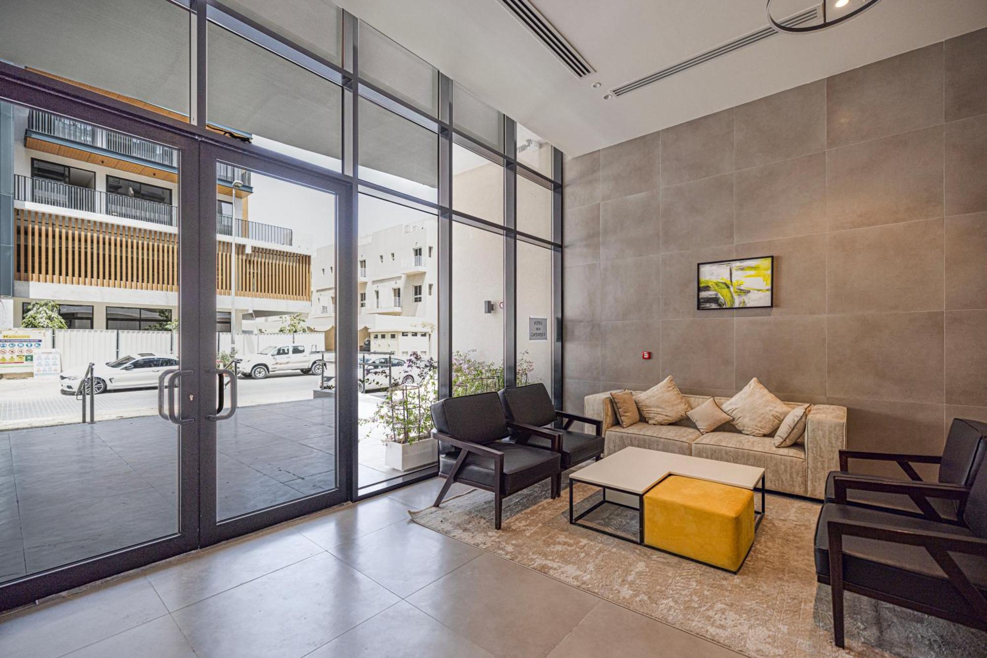 Urbanhomes - Cozy Spacious Exceptional In Heart Of At Jvc Apartment Dubai