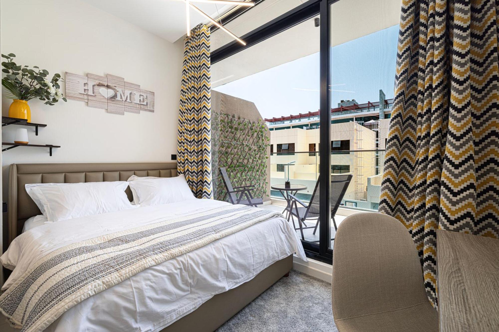 Urbanhomes - Cozy Spacious Exceptional In Heart Of At Jvc * Dubai