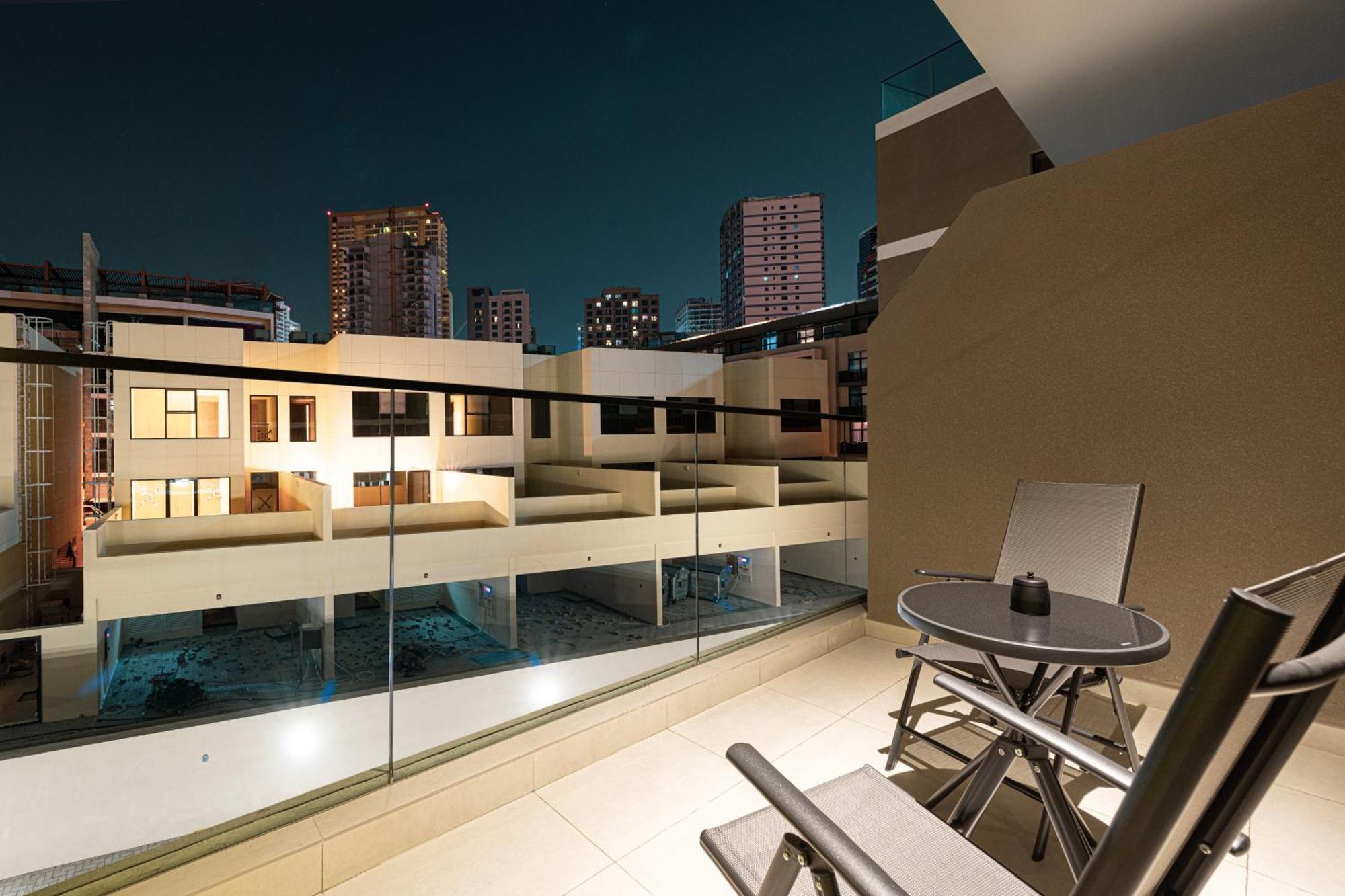 Urbanhomes - Cozy Spacious Exceptional In Heart Of At Jvc *