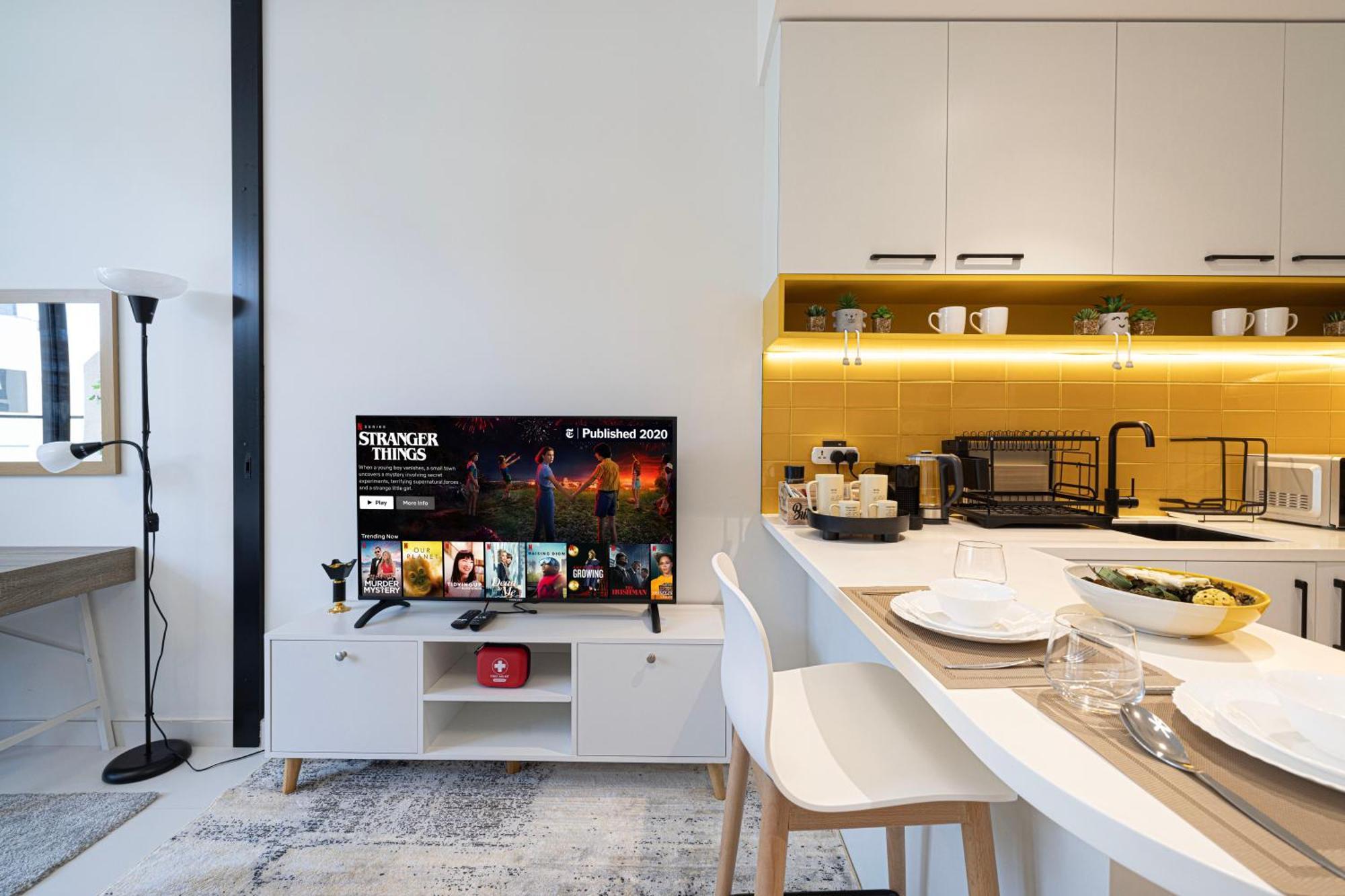 Urbanhomes - Cozy Spacious Exceptional In Heart Of At Jvc Apartment *