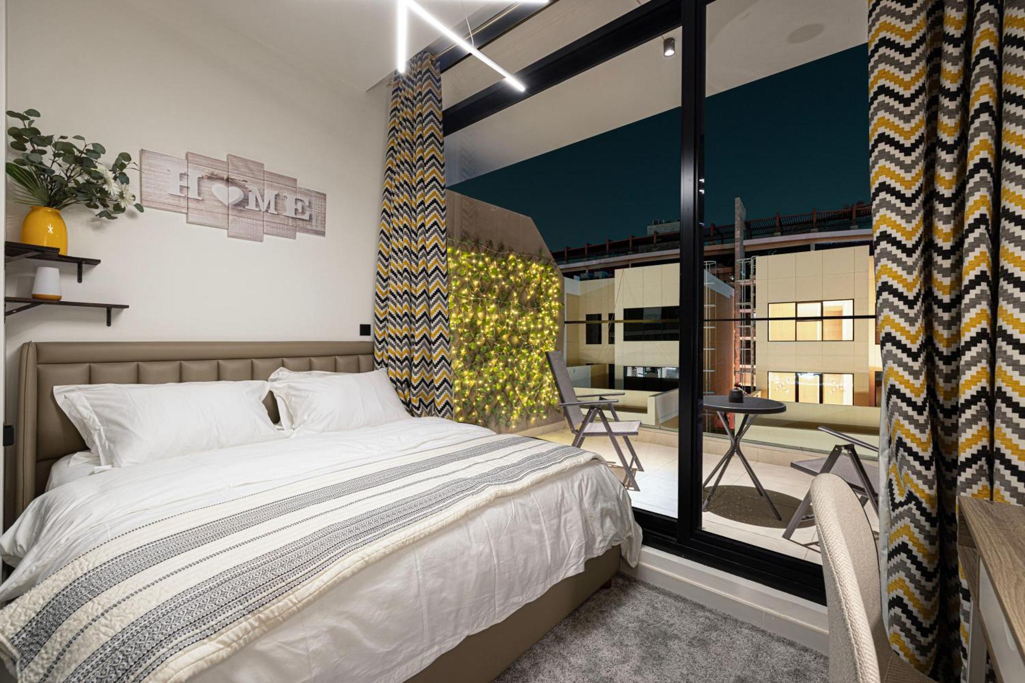 Urbanhomes - Cozy Spacious Exceptional In Heart Of At Jvc *