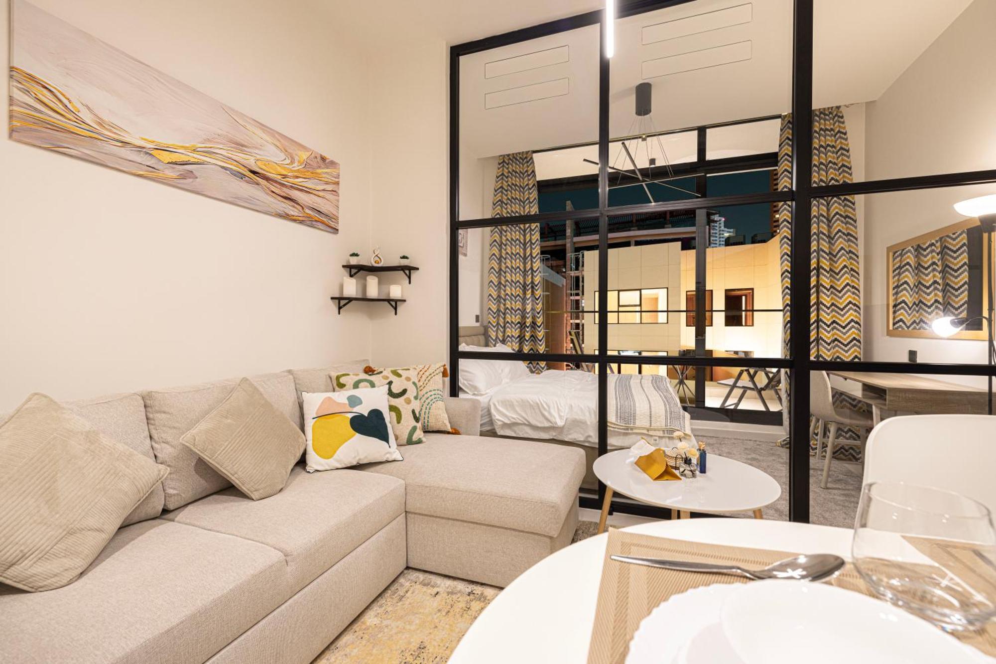 Urbanhomes - Cozy Spacious Exceptional In Heart Of At Jvc Apartment *