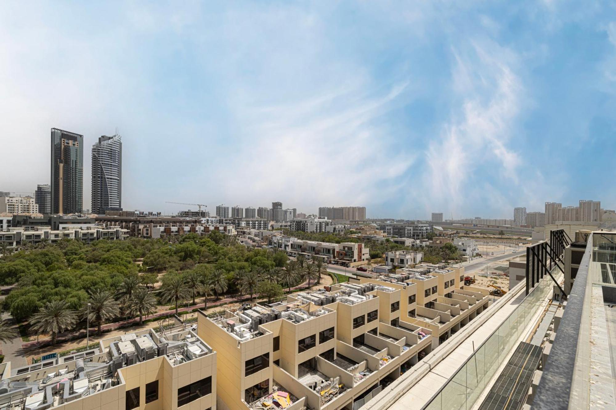 Urbanhomes - Cozy Spacious Exceptional In Heart Of At Jvc Apartment