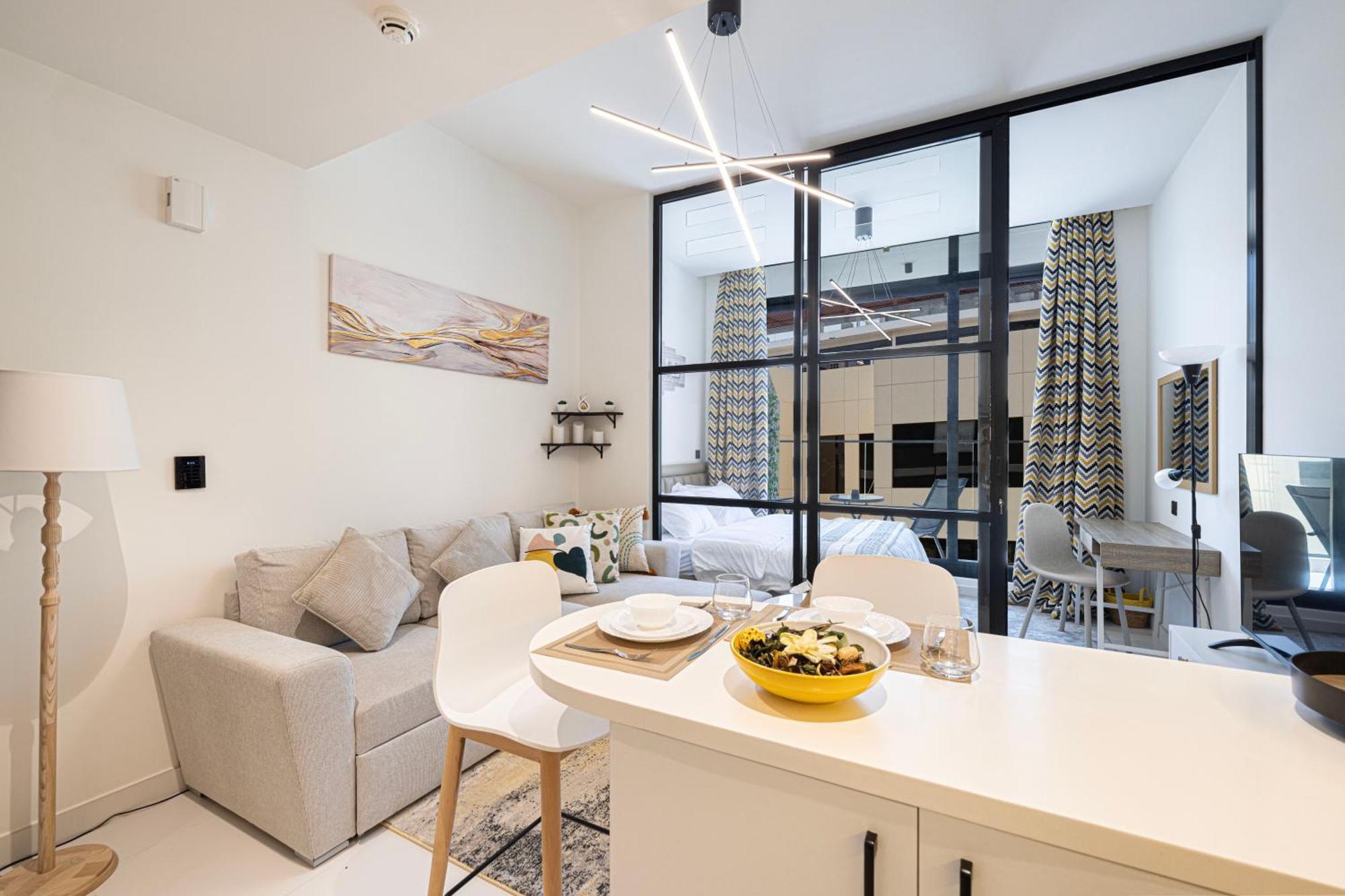 Urbanhomes - Cozy Spacious Exceptional In Heart Of At Jvc