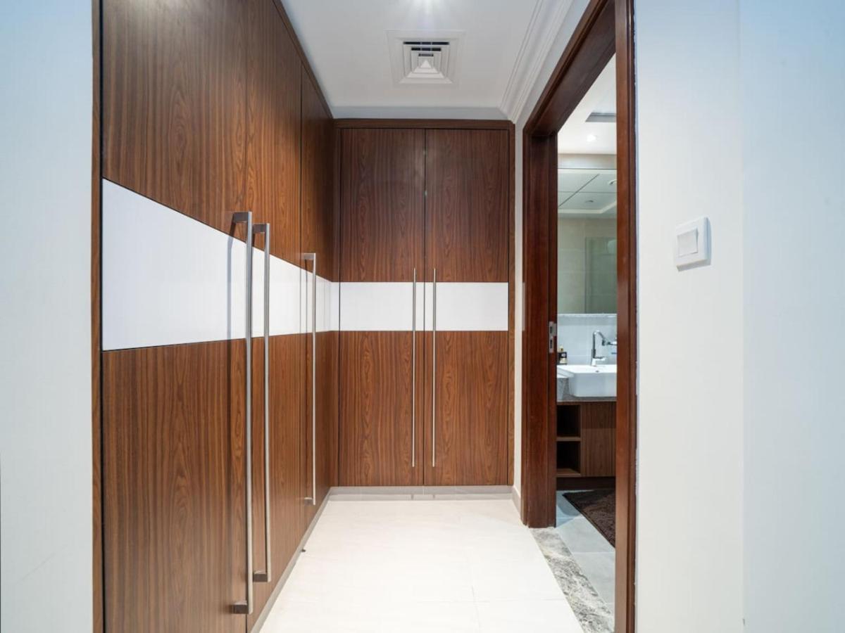 Elegant 2-bed Escape With Frame & Difc Views Apartment Dubai