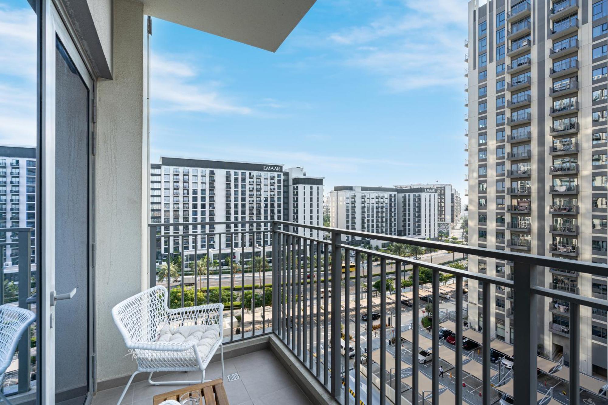 Nicely Furnished 2br In Hills Apartment *