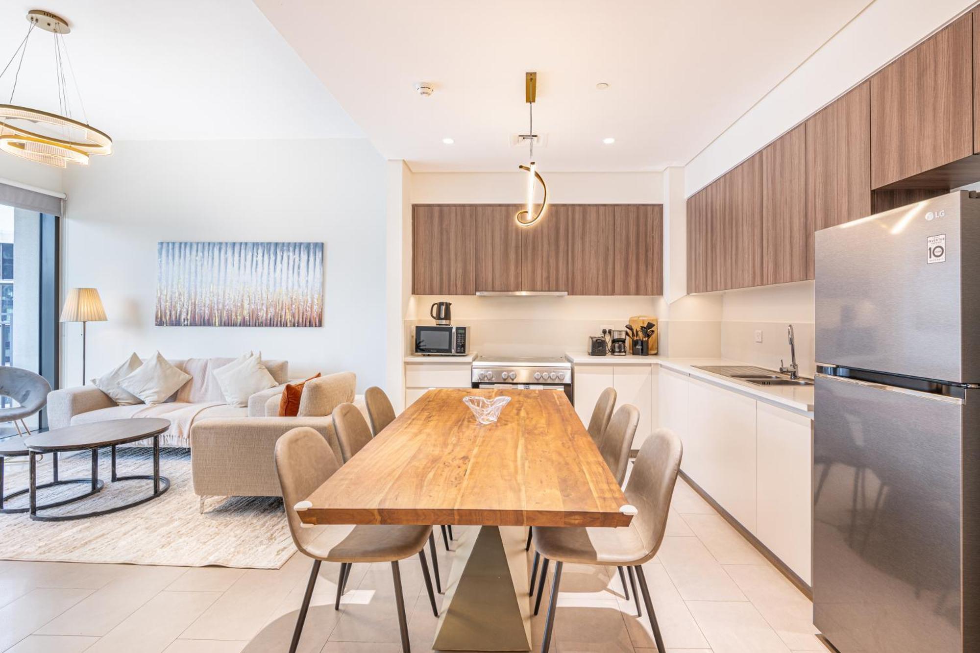 Nicely Furnished 2br In Hills Apartment *