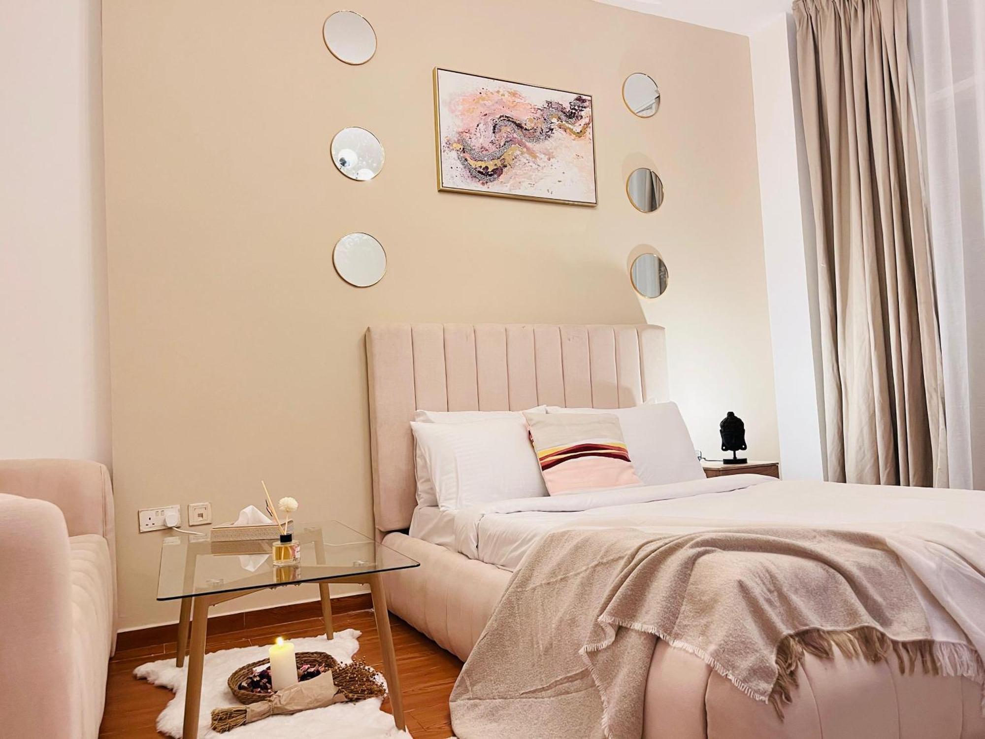 Aesthetically Designed Lavish Apt, Near Marina Apartment *