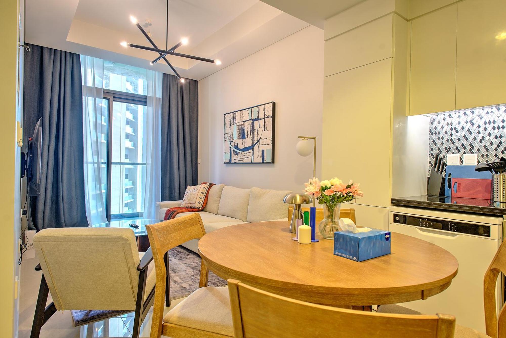 Elegant 1-br Near Burj Khalifa Dubai