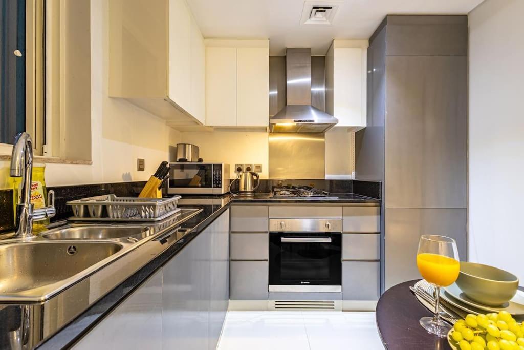 Apartment Spacious With Pool - Canal & Burj Views