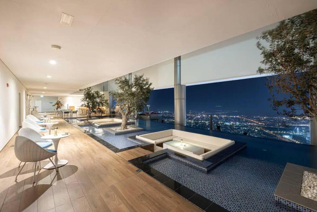 Highest Infinity Pool Burj Khalifa View Apartment *