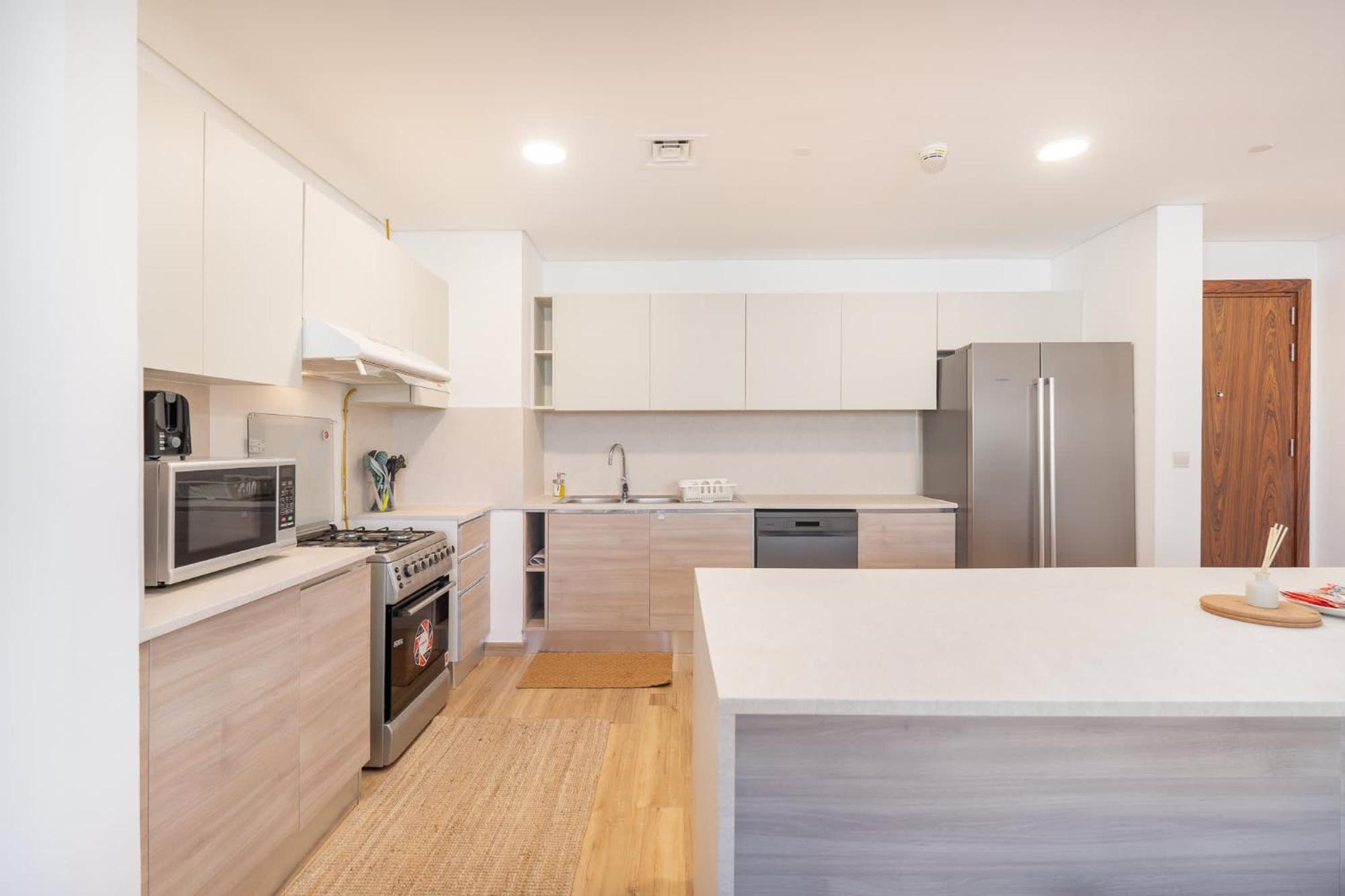 Stylish 2-bedroom With Balcony Views In *
