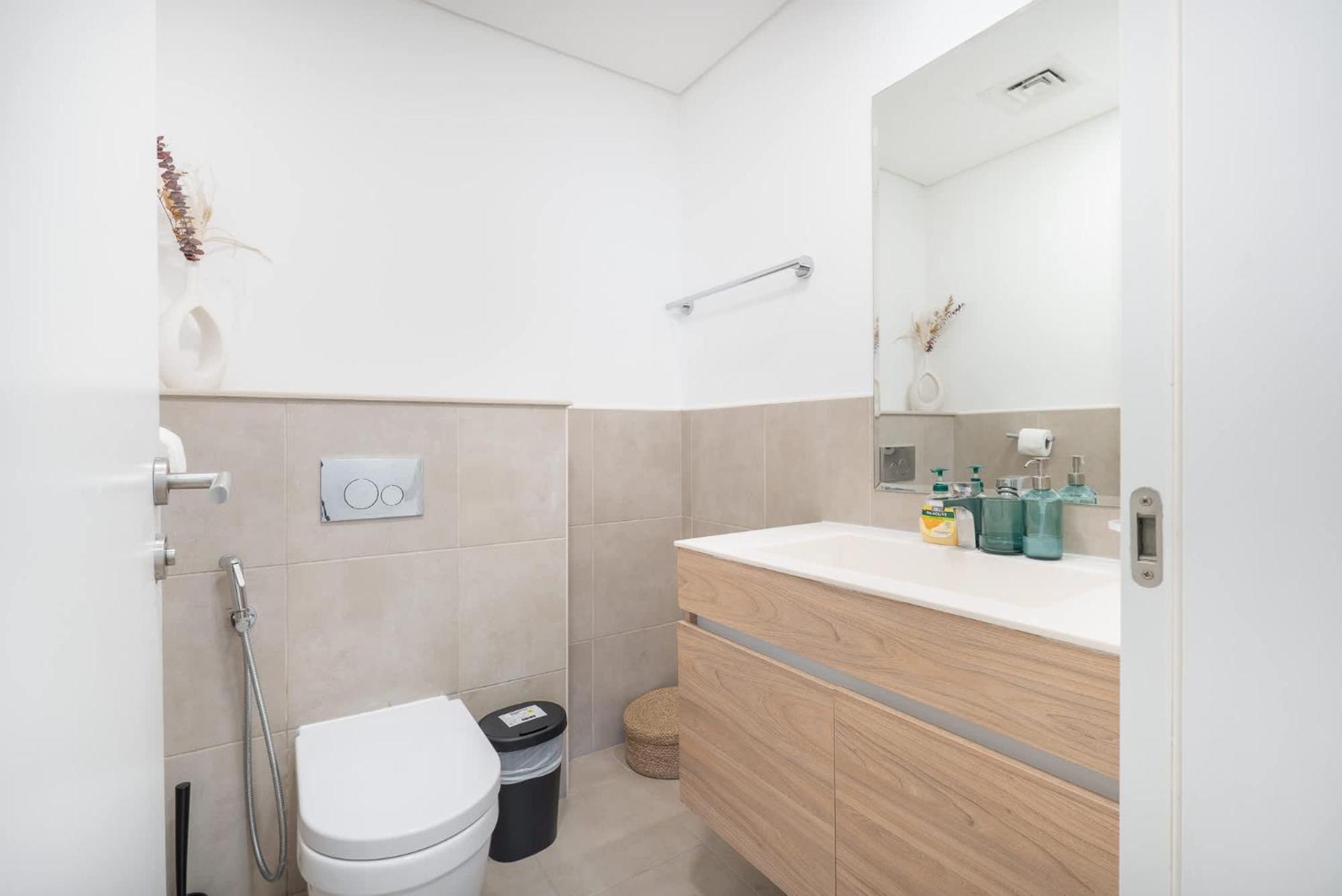 Stylish 2-bedroom With Balcony Views In Apartment Dubai