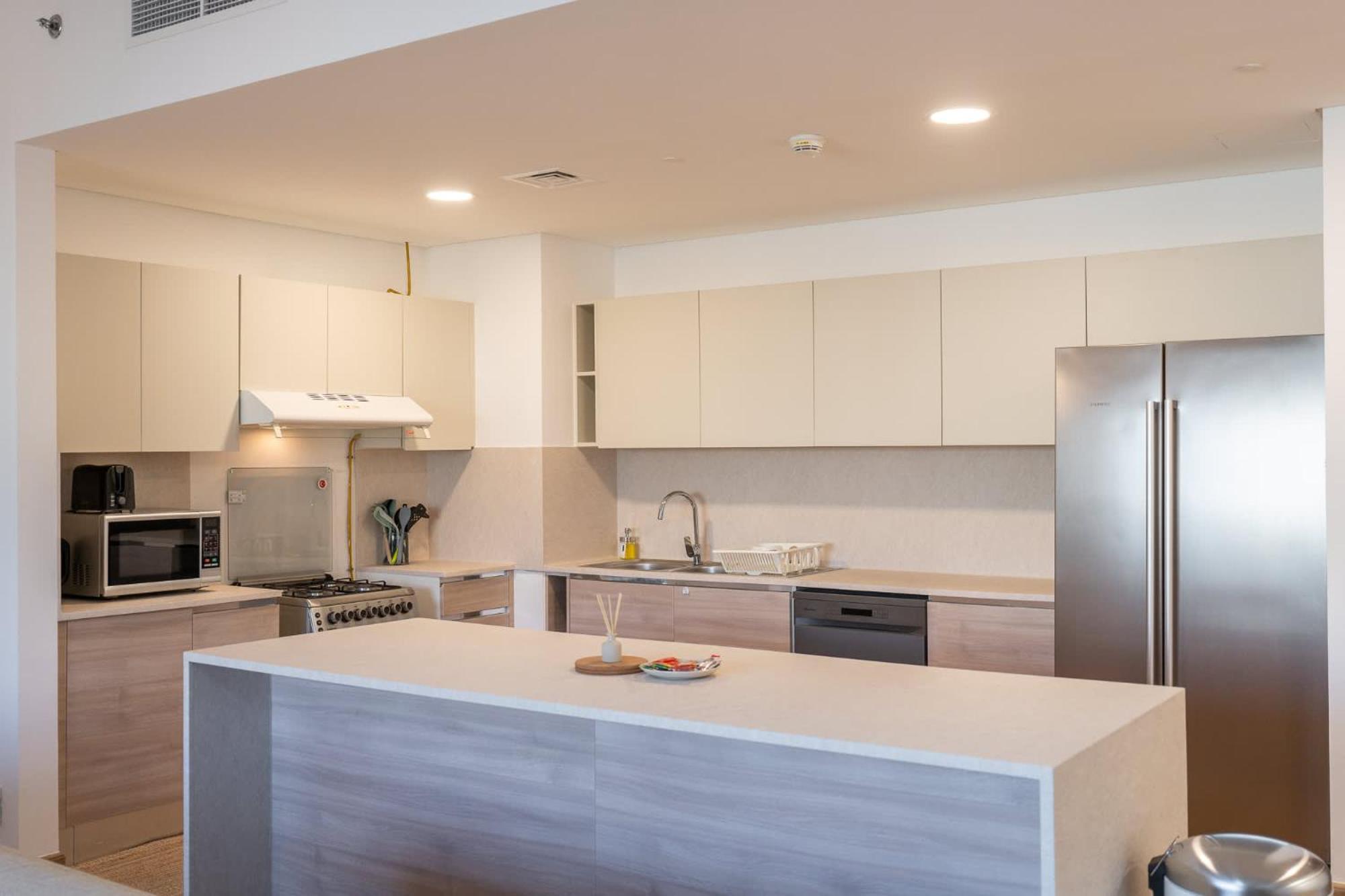 Stylish 2-bedroom With Balcony Views In *