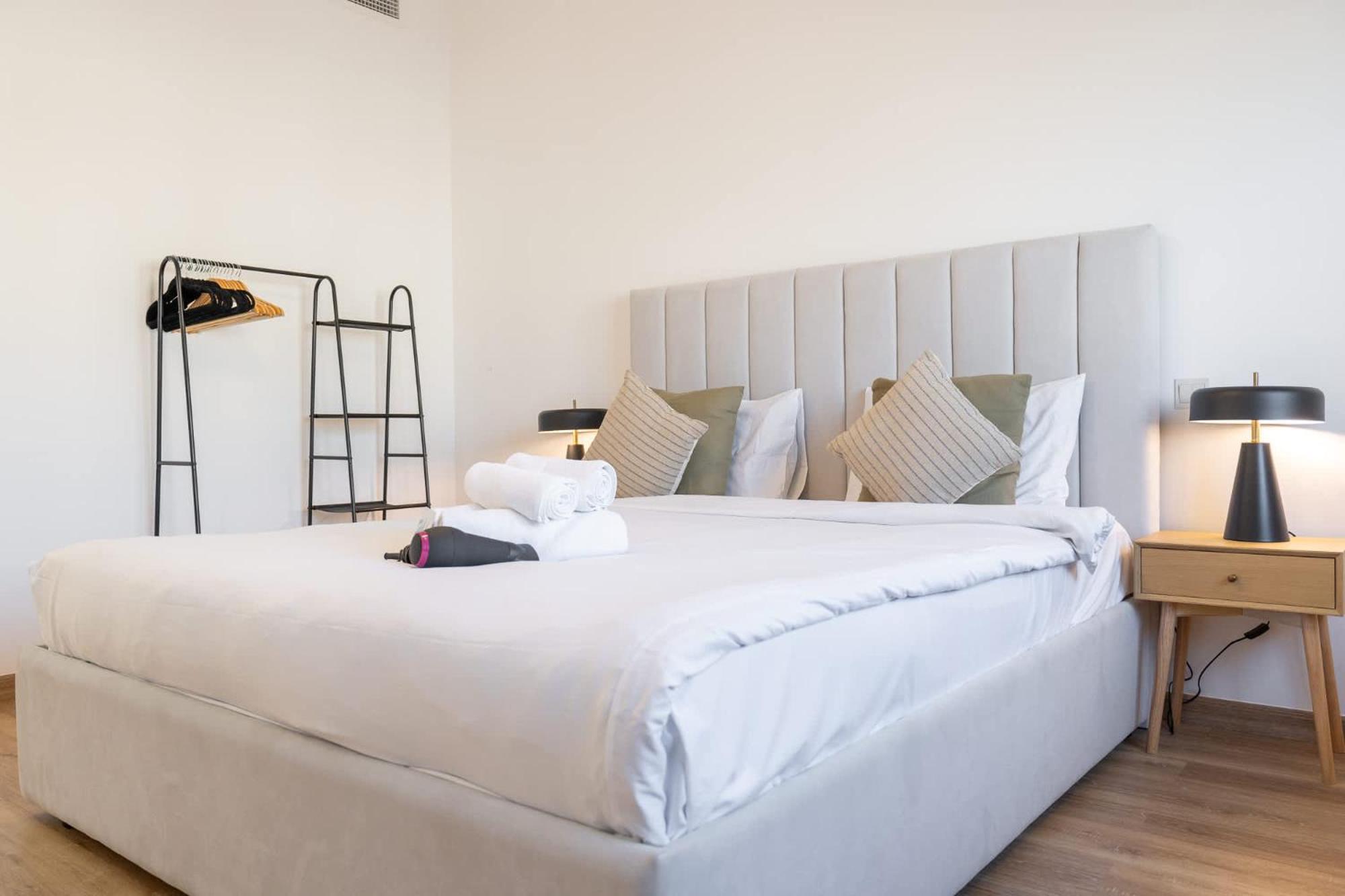 Stylish 2-bedroom With Balcony Views In Dubai