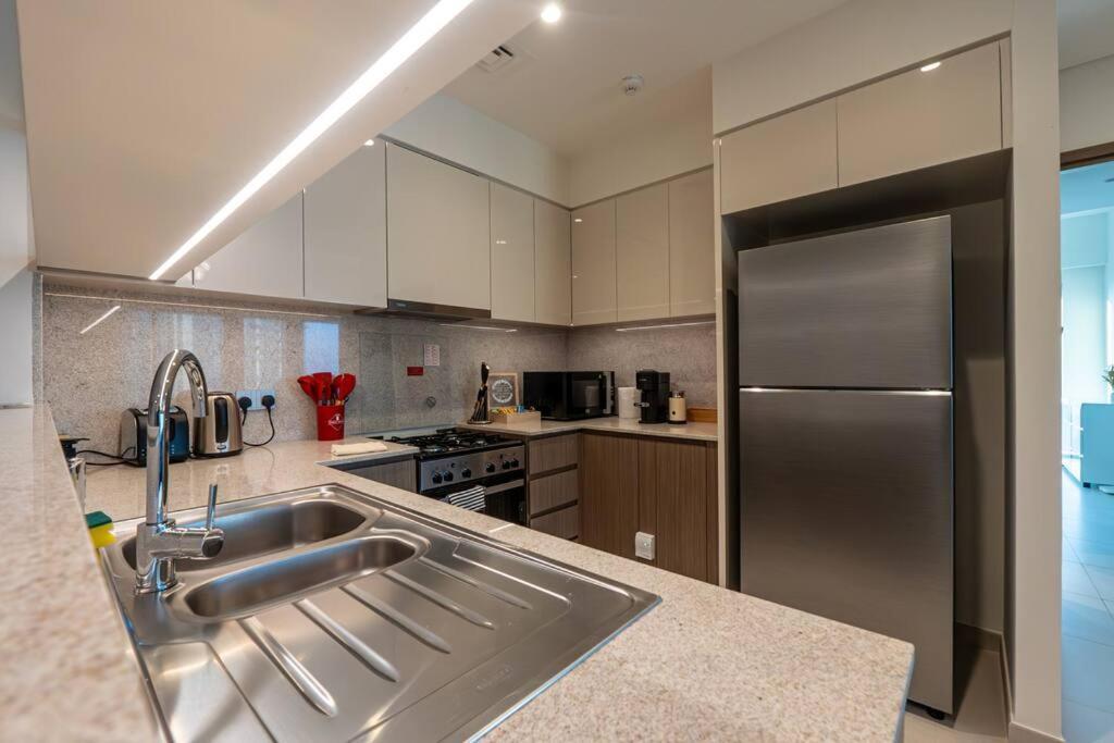 Venetian - Spacious 3br With Stunning Burj Views *