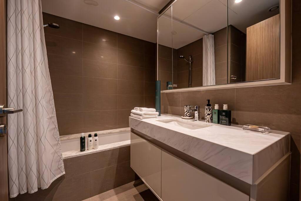 Venetian - Spacious 3br With Stunning Burj Views Dubai