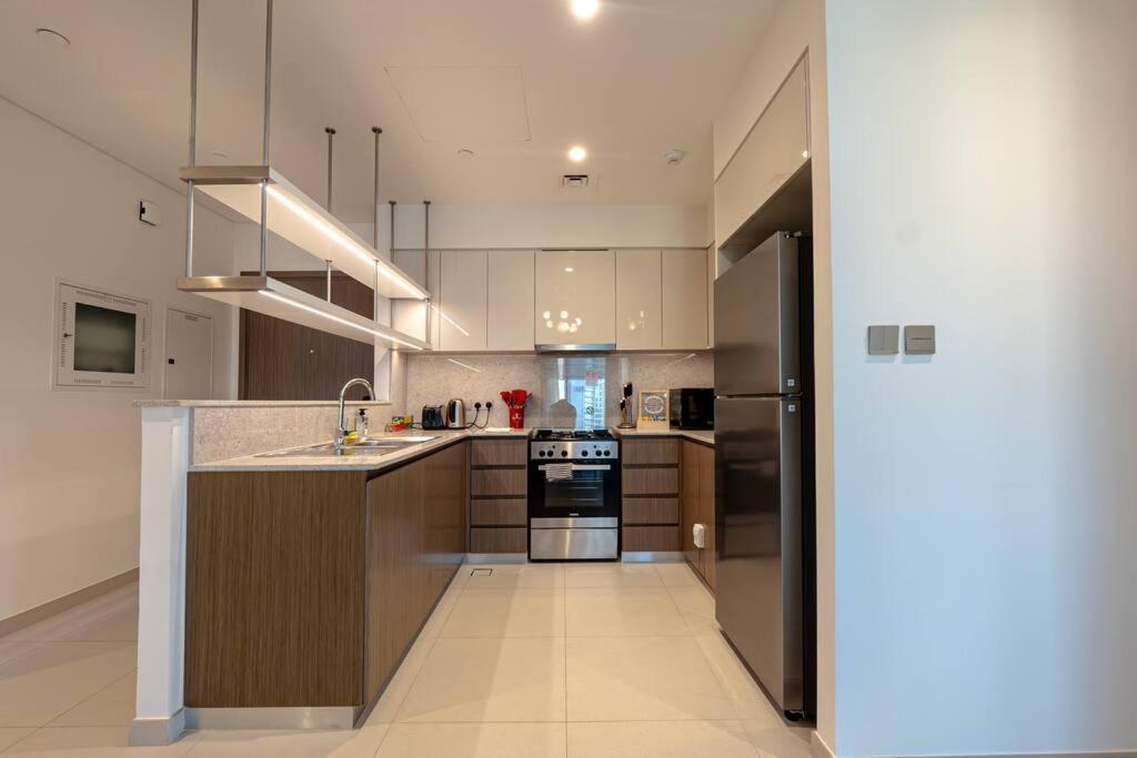 Venetian - Spacious 3br With Stunning Burj Views * Dubai