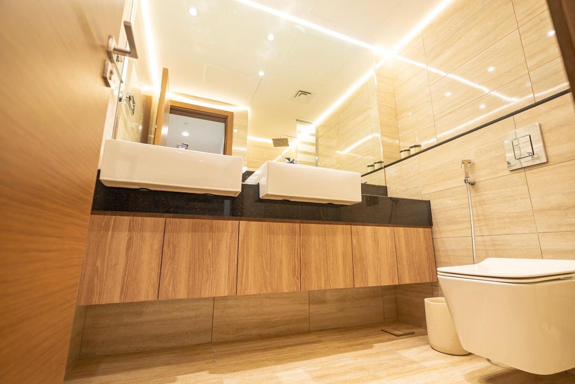 Elegant 2-bedroom Apartment, Branded & Luxury Amenities Apartment Dubai