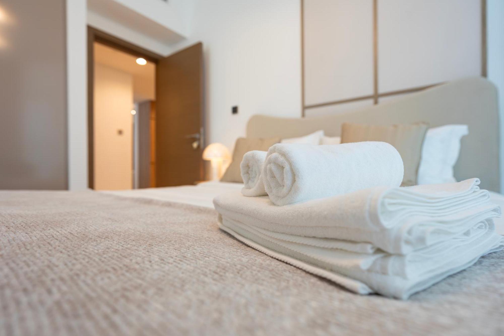 Elegant 2-bedroom Apartment, Branded & Luxury Amenities Apartment Dubai