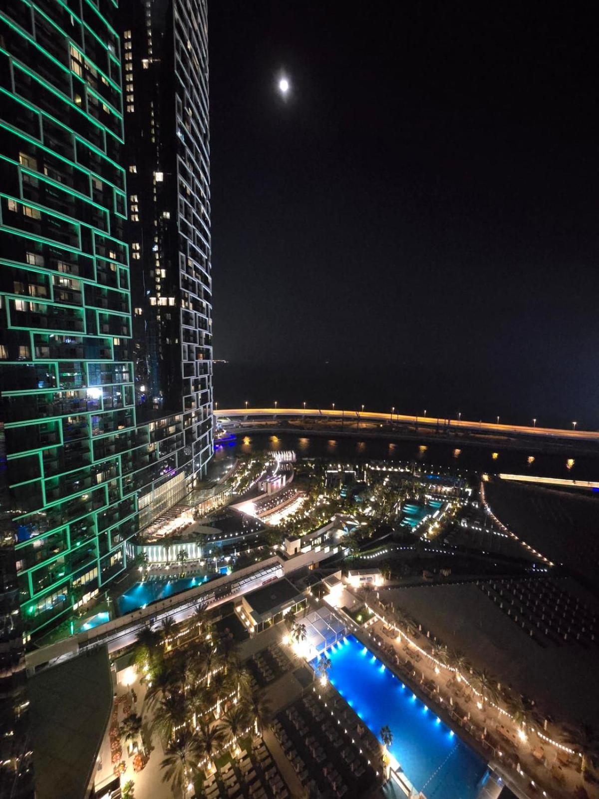 Beachfront 250 View Private High Floor Apartment Dubai