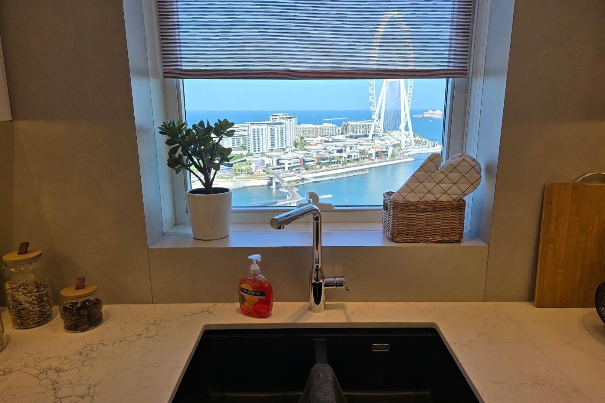 Beachfront 250 View Private High Floor Dubai