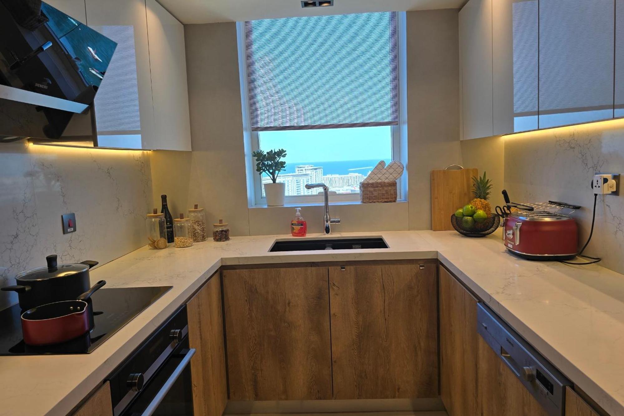 Beachfront 250 View Private High Floor Apartment