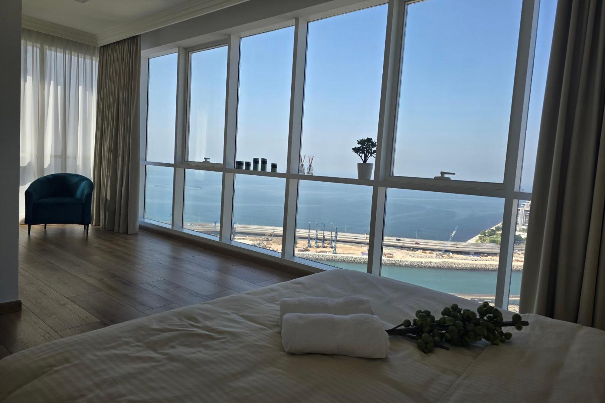 Beachfront 250 View Private High Floor Apartment Dubai