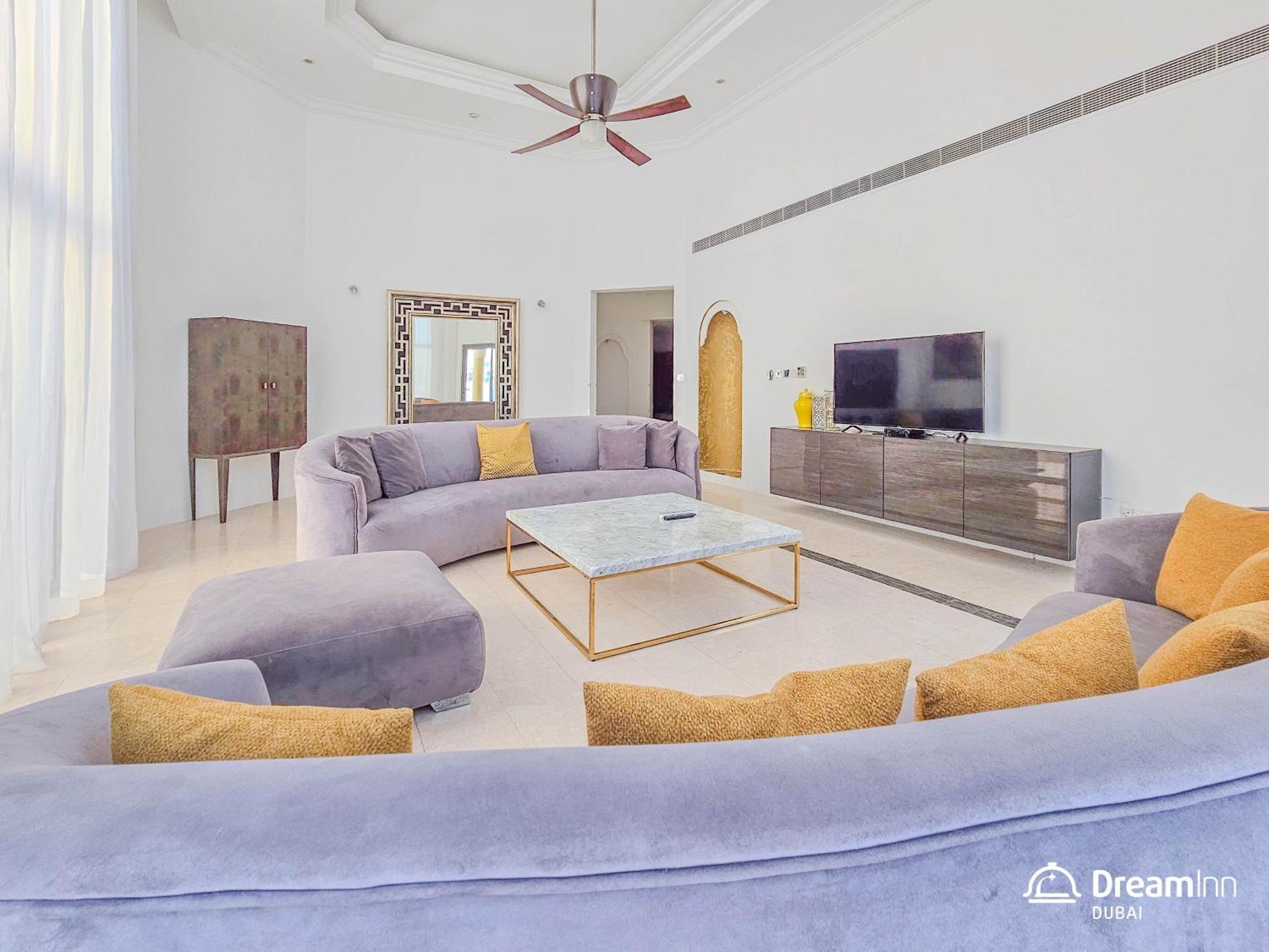 Villa Dream - 4br Palm Jumeirah With Pool & Maid's