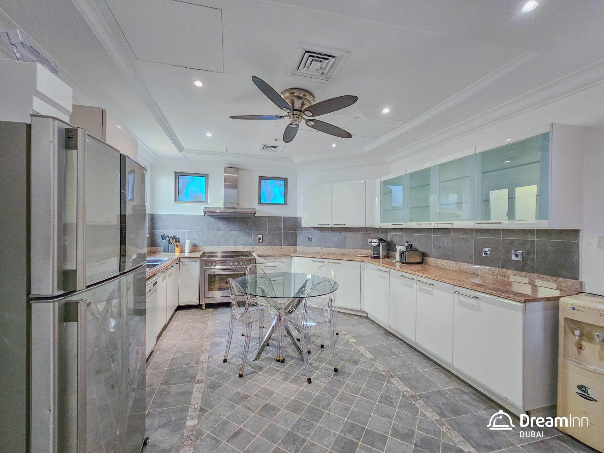 Dream - 4br Palm Jumeirah With Pool & Maid's Dubai