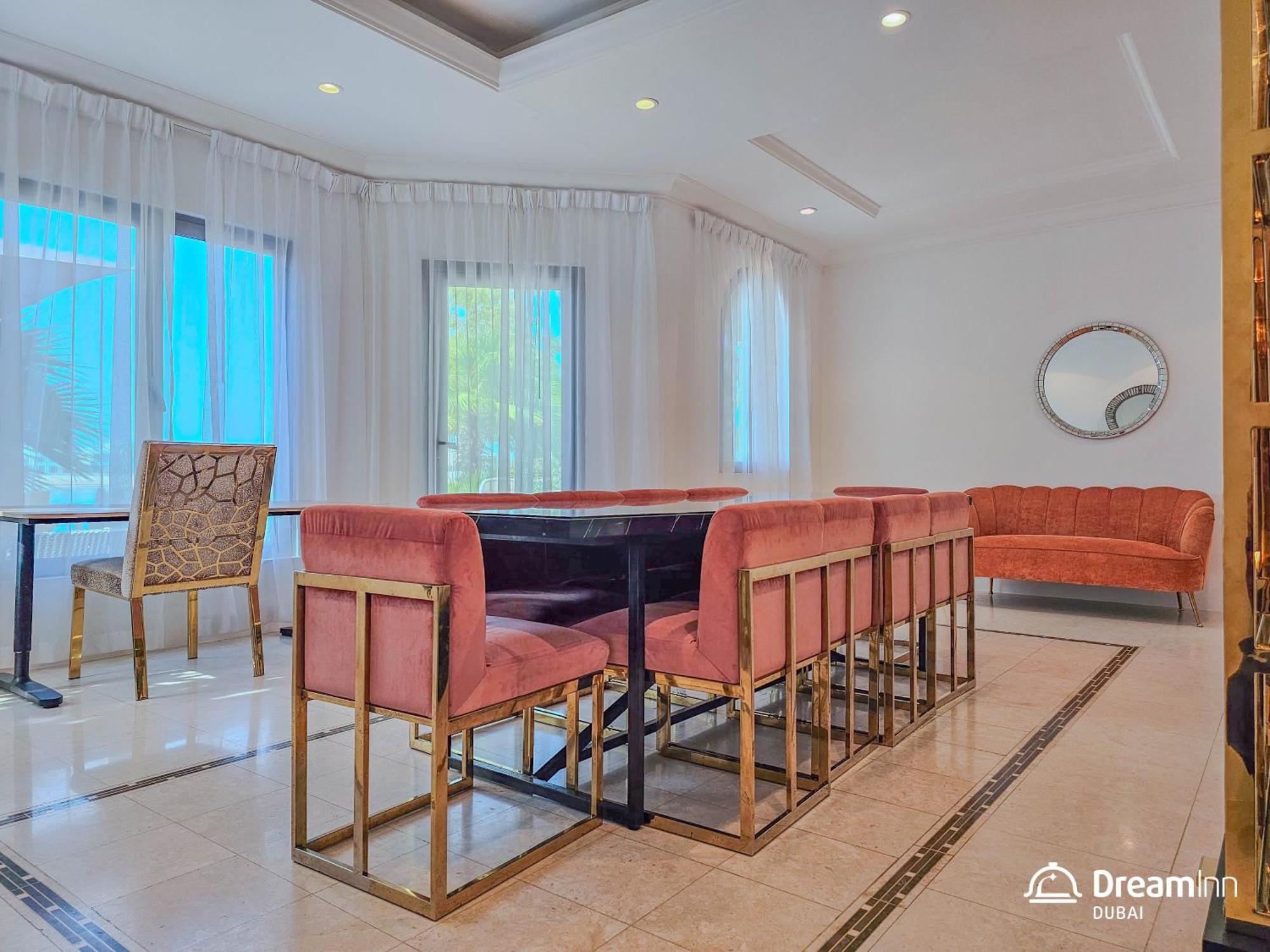 Dream - 4br Palm Jumeirah With Pool & Maid's Villa *