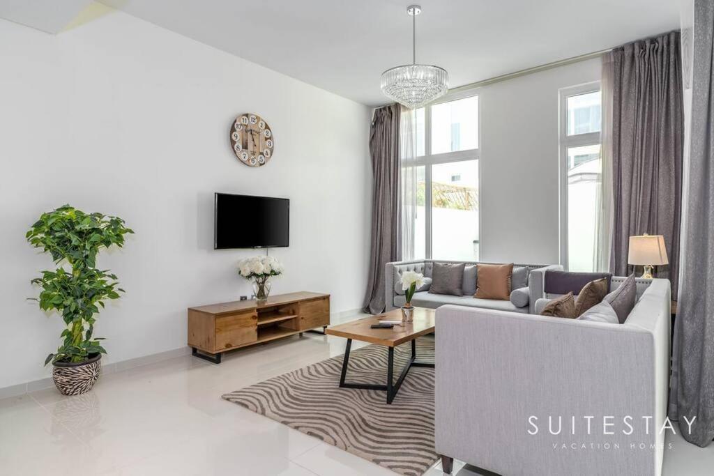 Spacious New Build In Residential Community *