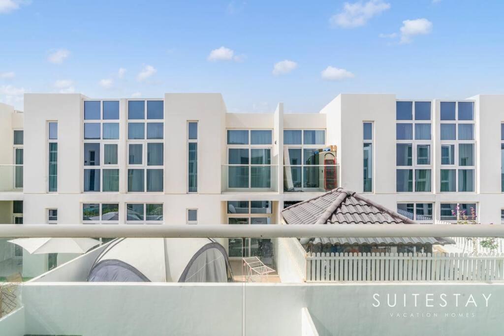 Spacious New Build In Residential Community * Dubai