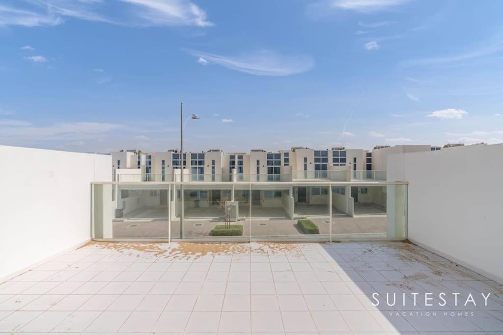 Spacious New Build In Residential Community Apartment