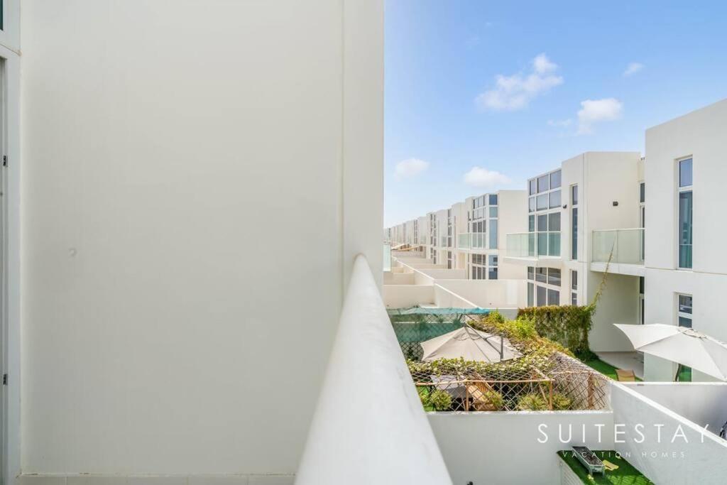 Spacious New Build In Residential Community