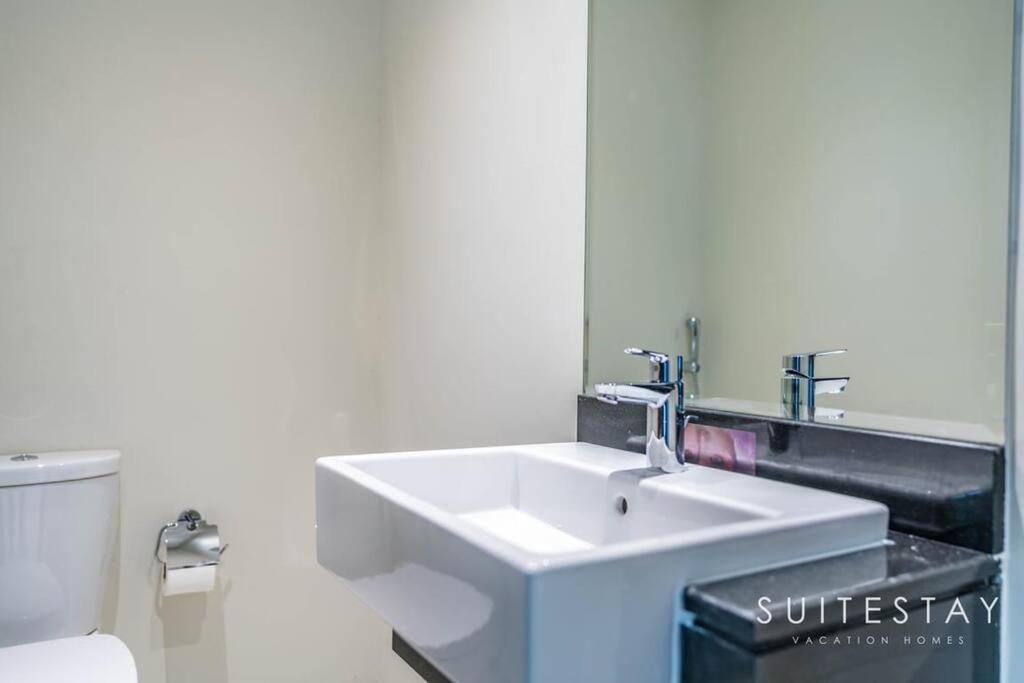 Spacious New Build In Residential Community * Dubai