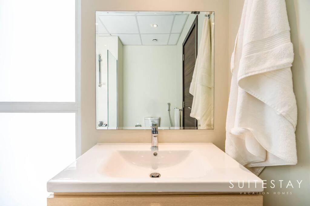 Spacious New Build In Residential Community *