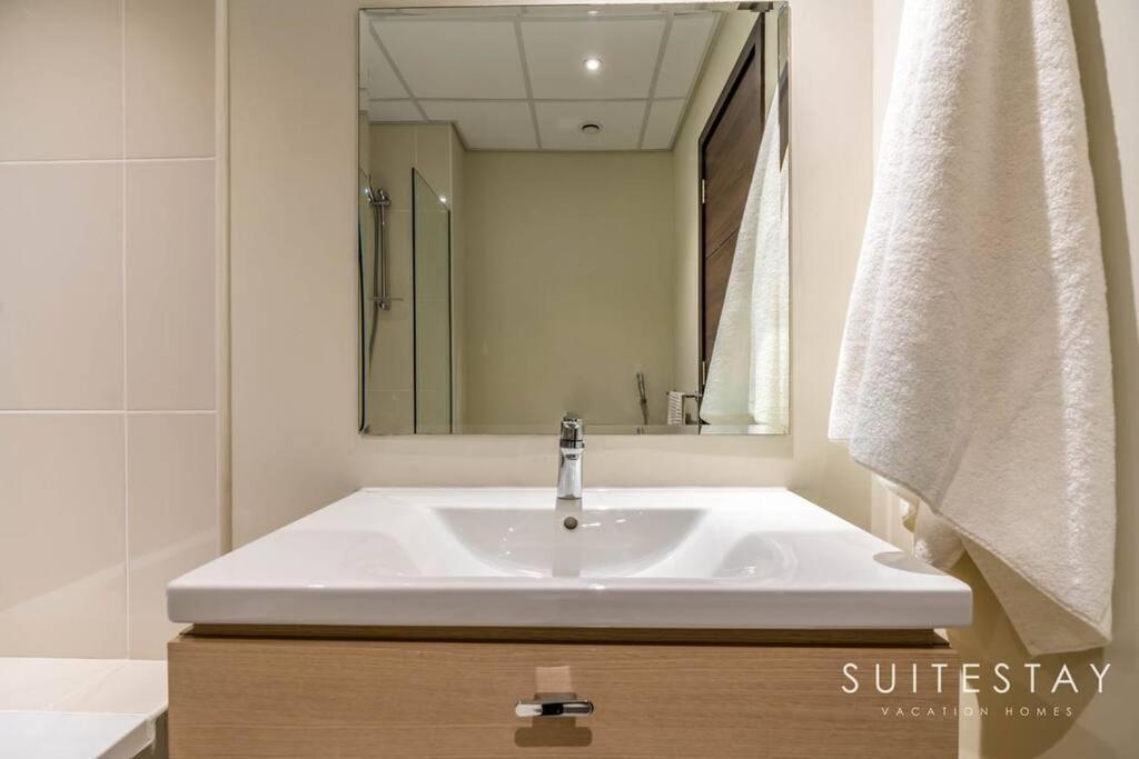 Spacious New Build In Residential Community * Dubai