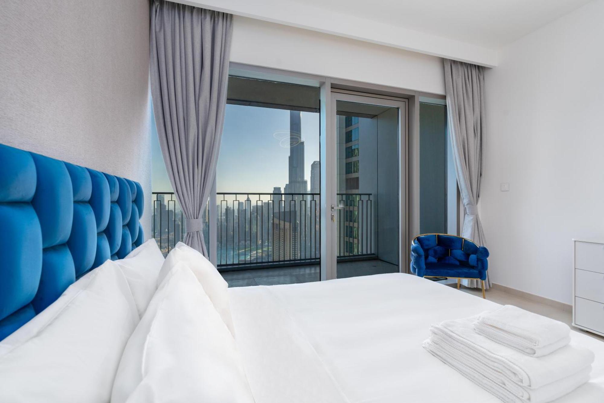 Burj Khalifa & Dancing Fountain View, 54th Floor & Mall Access * Dubai