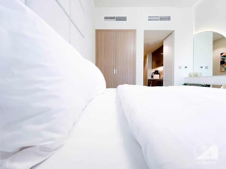 Luxury Living In Azizi Riviera & Cozy Balcony Dubai