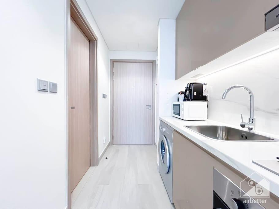 Luxury Living In Azizi Riviera & Cozy Balcony Apartment Dubai